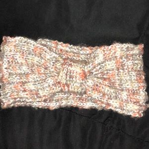 Cozy head wrap for the fall and winter seasons